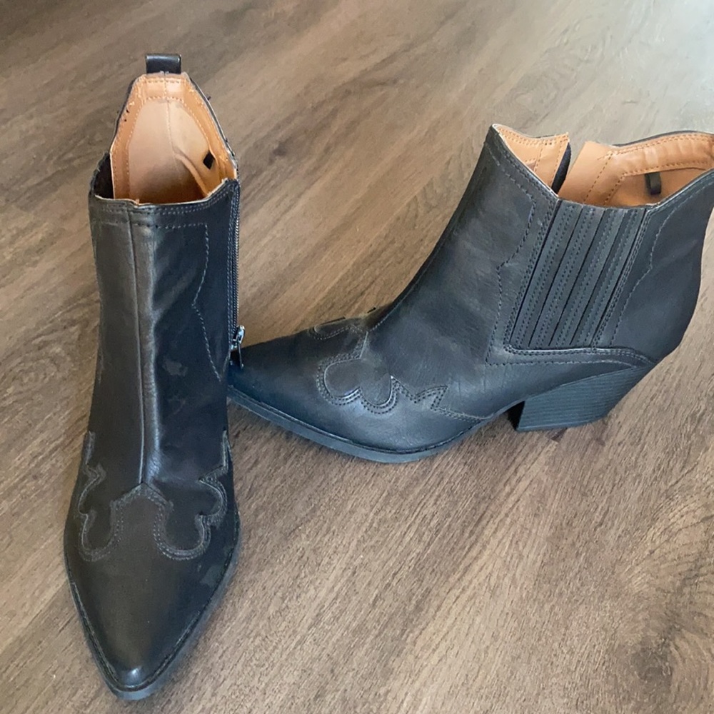 Ankle cowboy boot